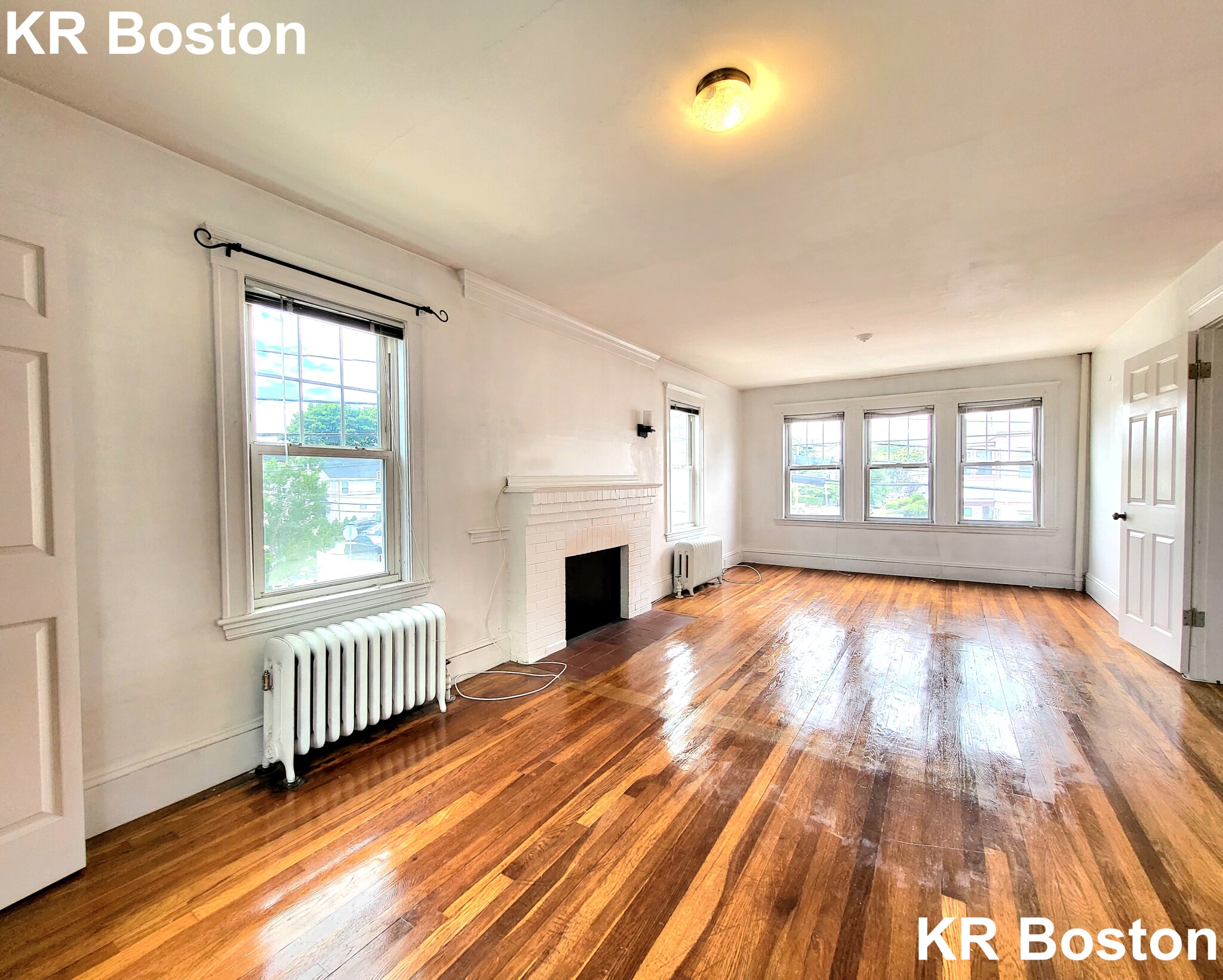 3 bed, 2 bath apartment for rent at 23 South Hobart St Unit 0, Brighton — photo 3 of 14
