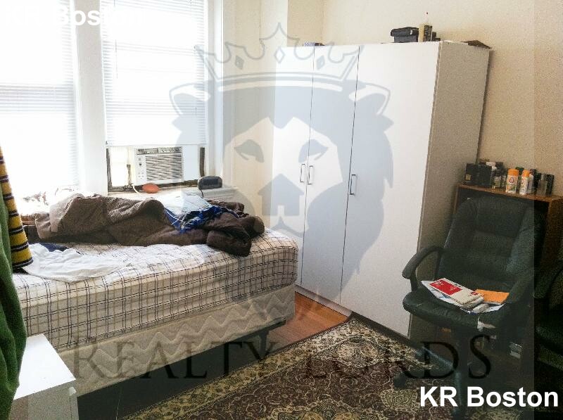 2 bed, 1 bath apartment for rent at 210 Winthrop Rd Unit 38, Washington Square — photo 2 of 7