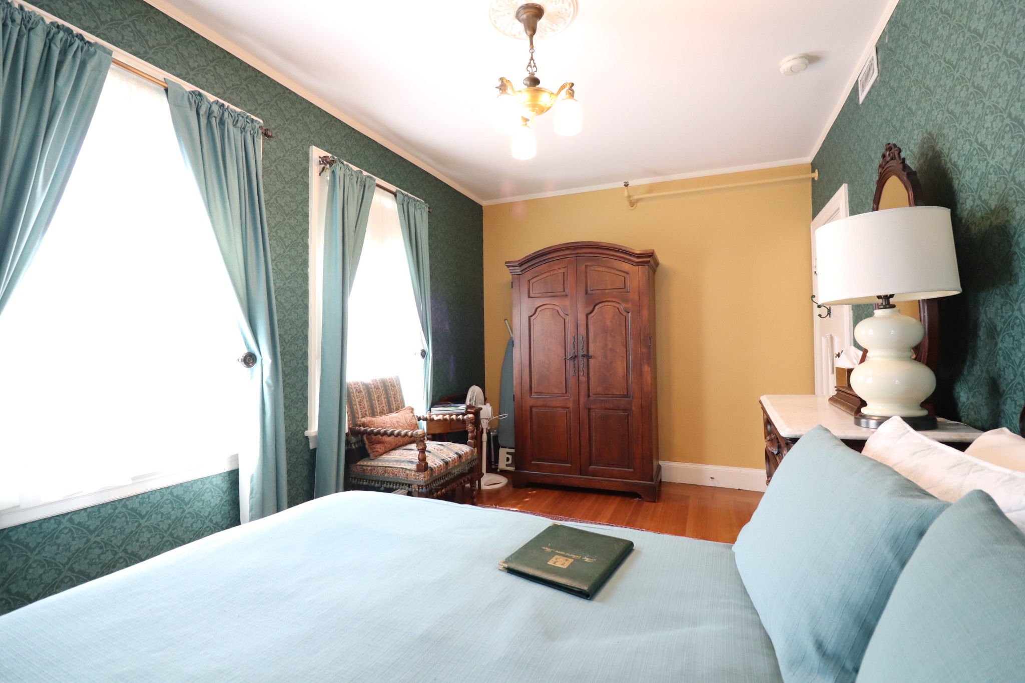 Studio bed, 1 bath apartment for rent at 92 Sewall Ave Unit 5, Longwood