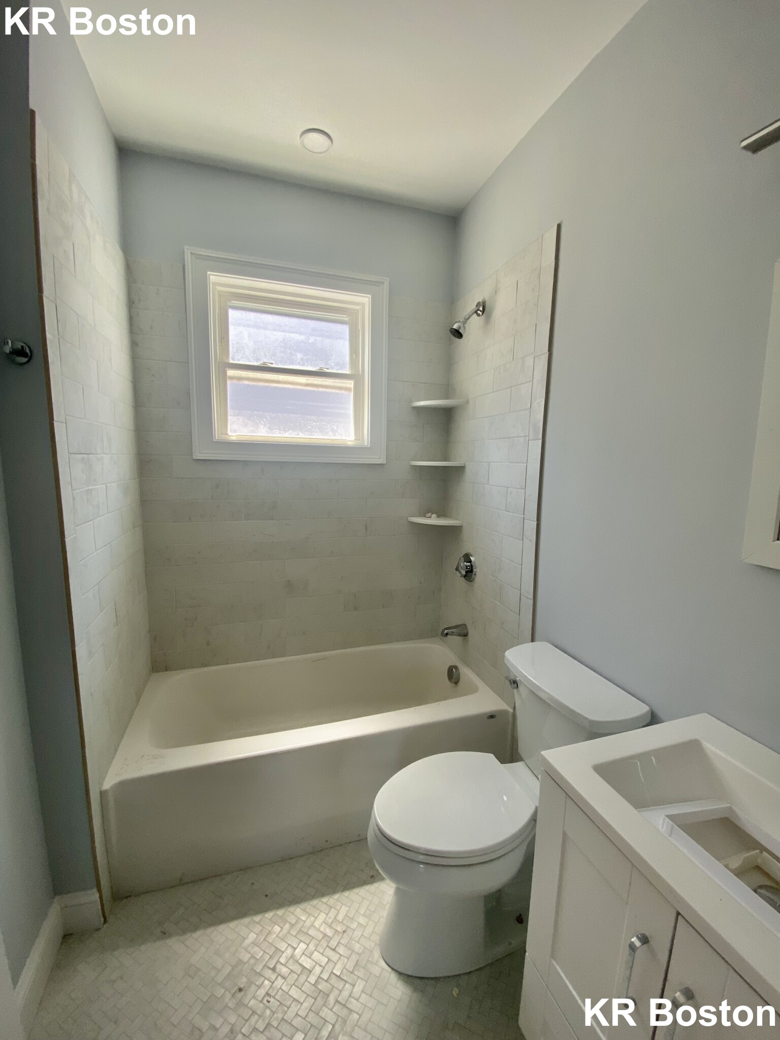 4 bed, 2 bath apartment for rent at 123 Cross St Unit 3L, Prospect Hill — photo 3 of 12