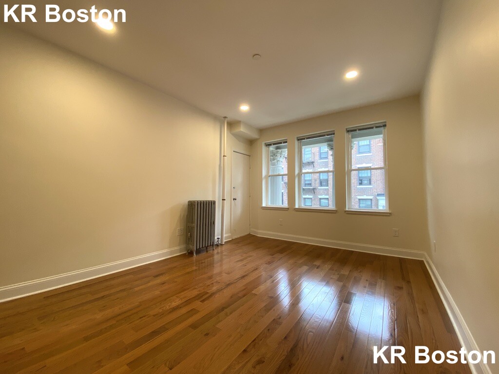1 bed, 1 bath apartment for rent at 111 Sutherland Rd Unit C, Brighton