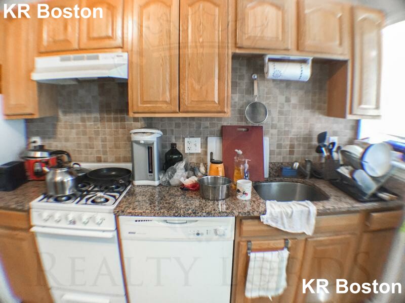 1 split bed, 1 bath apartment for rent at 9 President Ter Unit 2, Allston — photo 1 of 8