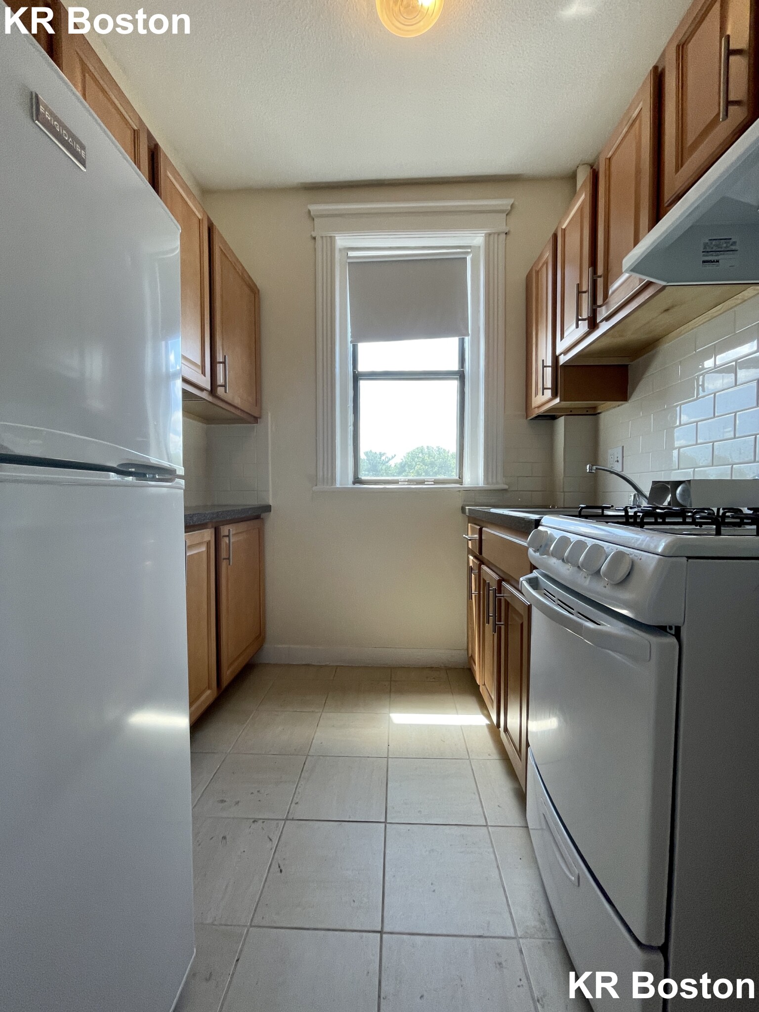 Studio bed, 1 bath apartment for rent at 1152 Commonwealth Ave Unit 14, Brighton — photo 3 of 8