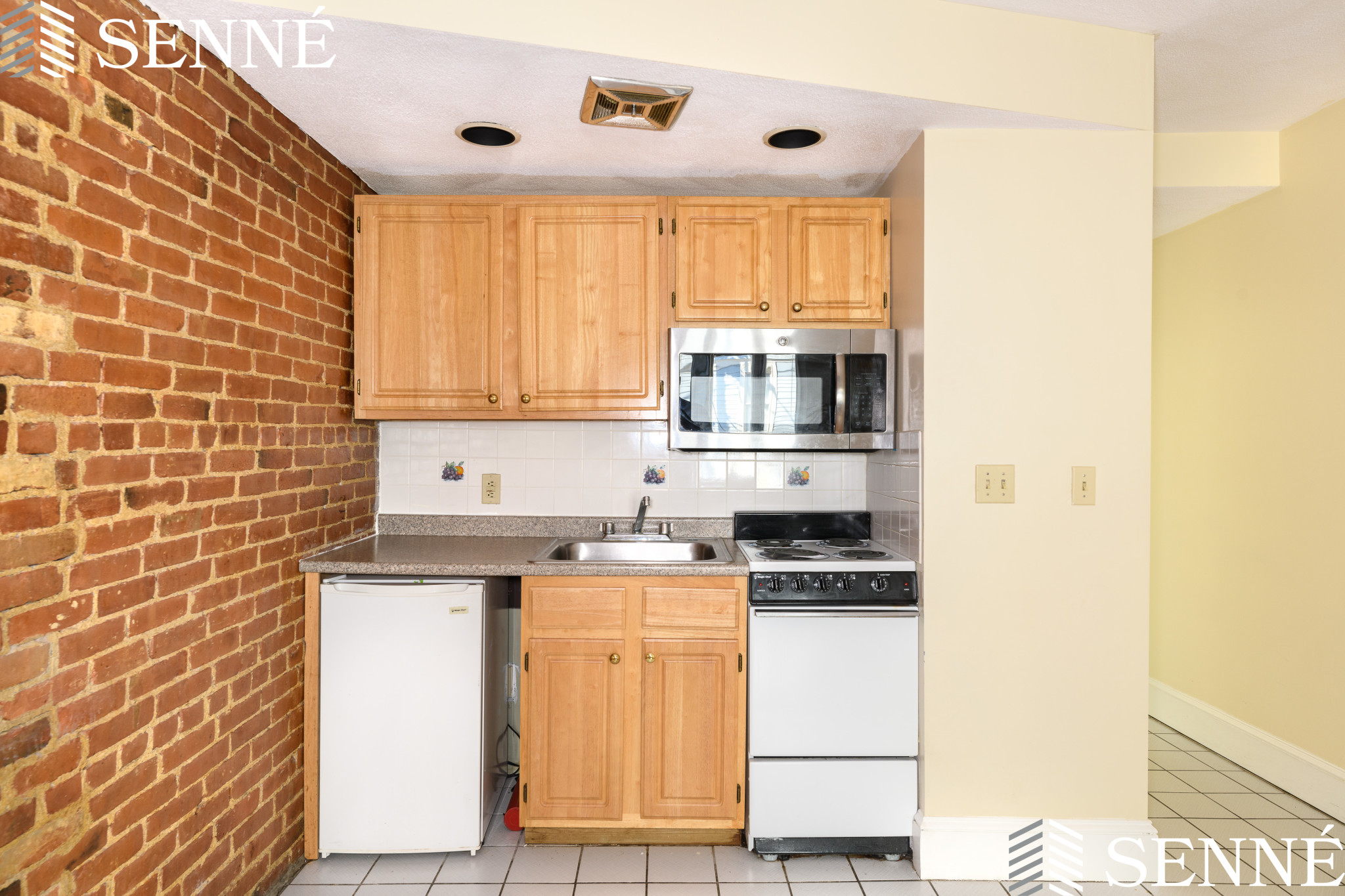Studio bed, 1 bath apartment for rent at 12 Mount Auburn St Unit 10, Harvard Square — photo 2 of 7