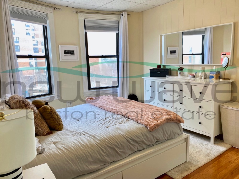 3 bed, 1 bath apartment for rent at 826 Huntington Ave Unit 3, Mission Hill — photo 1 of 10