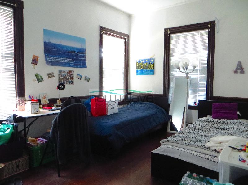 4 bed, 2 bath apartment for rent at 140 Saint Alphonsus Unit 3, Mission Hill — photo 3 of 14