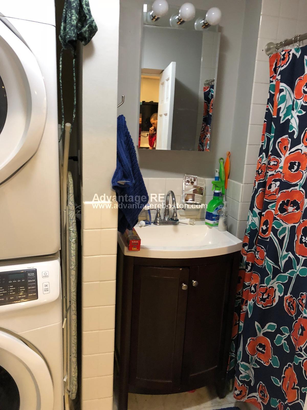 3 bed, 2 bath apartment for rent at 37 Sheafe St Unit 3, North End — photo 4 of 9