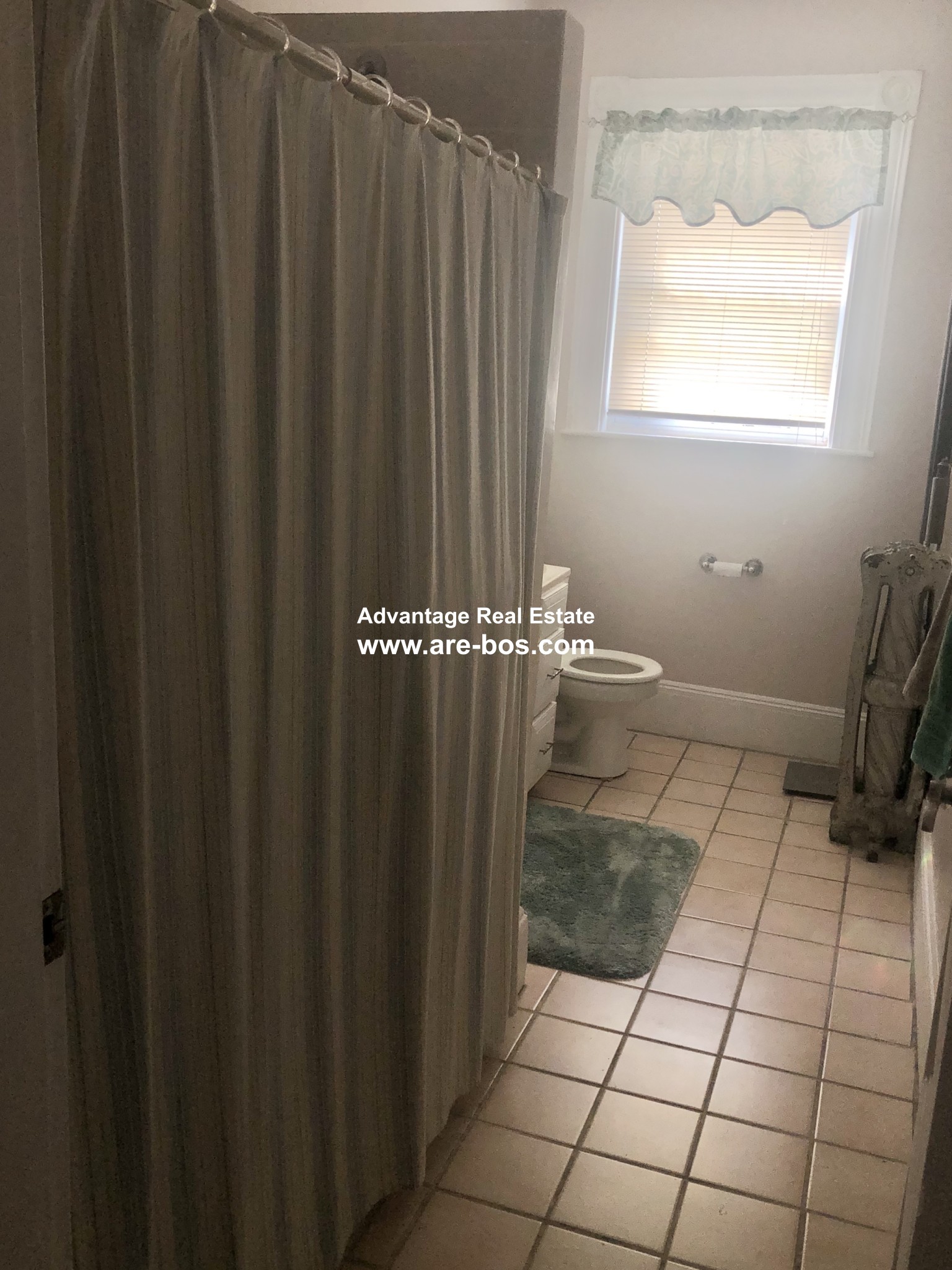4 bed, 1 bath apartment for rent at 68 Boylston St Unit 6, Brookline Village — photo 5 of 17
