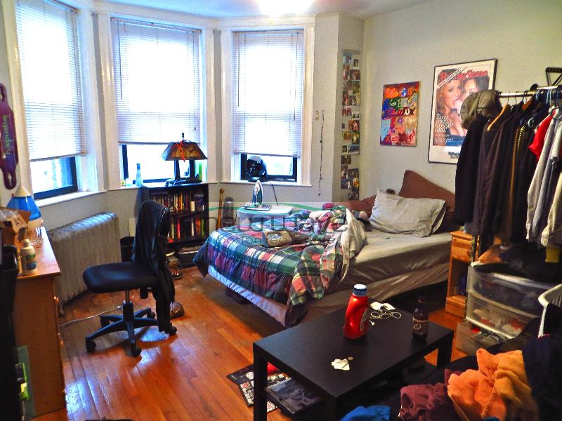 2 split bed, 1 bath apartment for rent at 56 Queensberry St Unit 6, Fenway — photo 3 of 8