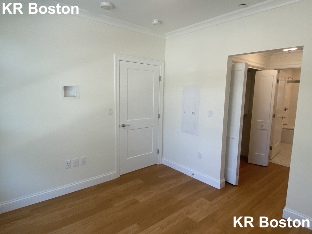 1 bed, 1 bath apartment for rent at 114 Gerry Rd Unit 207, Chestnut Hill — photo 3 of 16