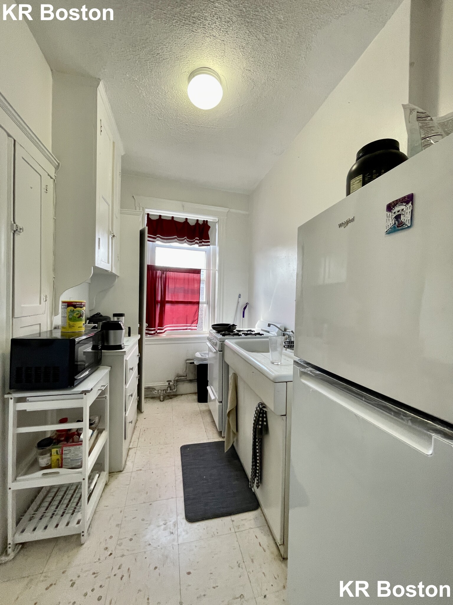 Studio bed, 1 bath apartment for rent at 68 Chiswick Rd Unit 24, Brighton — photo 2 of 5