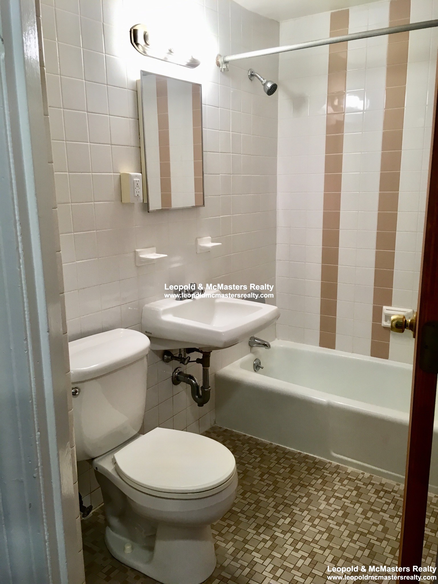 1 bed, 1 bath apartment for rent at 46 South Huntington Ave Unit 24, Jamaica Plain — photo 5 of 9