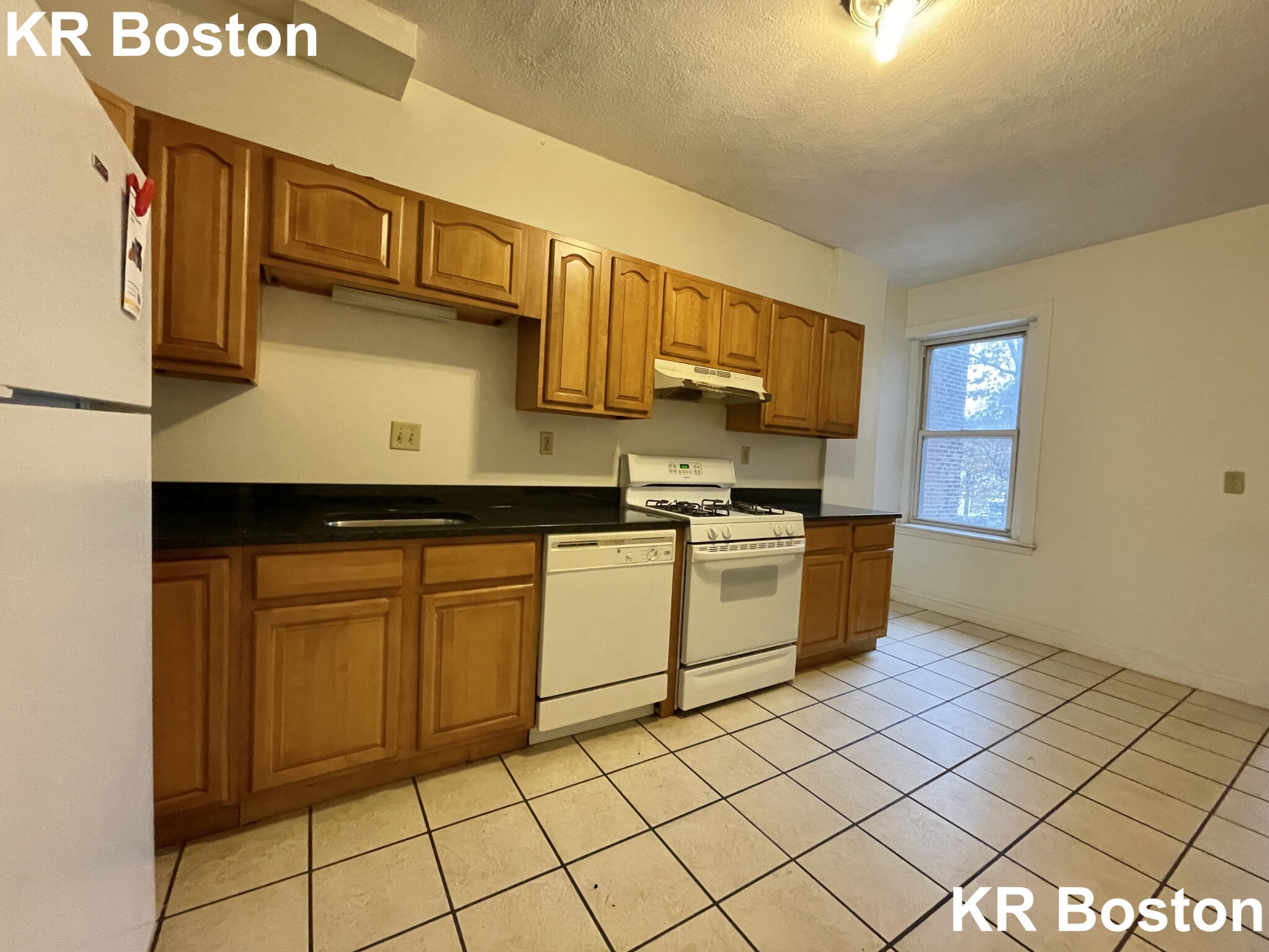 5 bed, 2 bath apartment for rent at 1907 Beacon St Unit 2, Chestnut Hill — photo 7 of 20