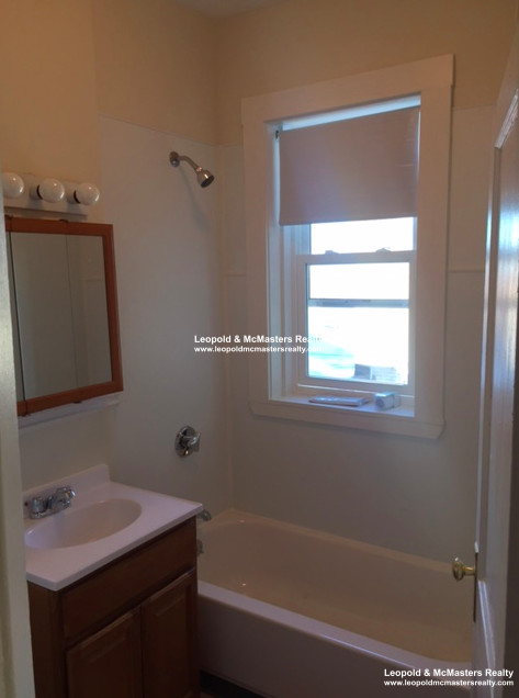 1 bed, 1 bath apartment for rent at 128 Allston St Unit 1SIDE, Allston — photo 2 of 10