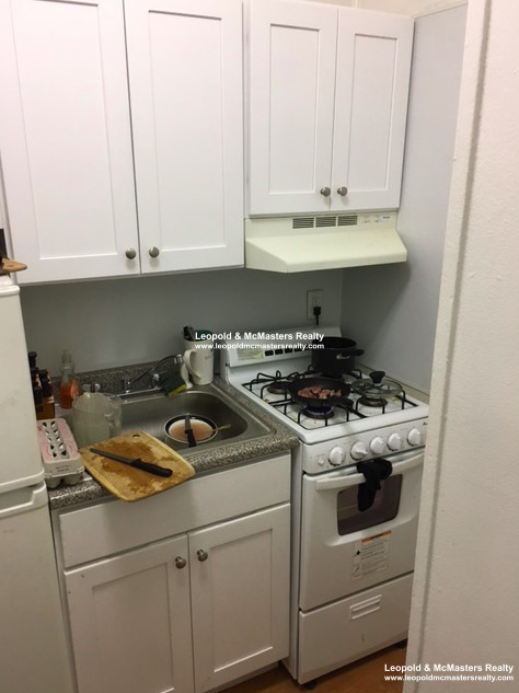 1 bed, 1 bath apartment for rent at 128 Allston St Unit 1SIDE, Allston — photo 4 of 10