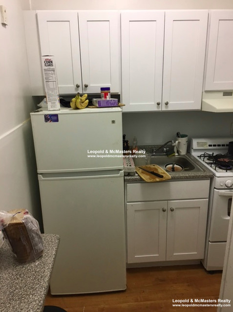 1 bed, 1 bath apartment for rent at 128 Allston St Unit 1SIDE, Allston — photo 5 of 10