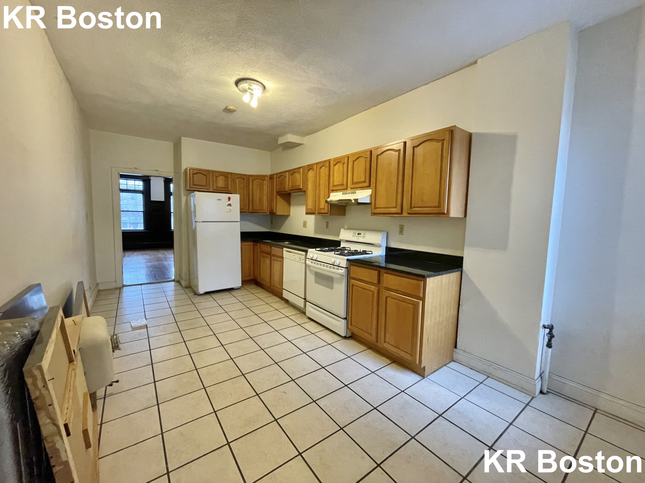 5 bed, 2 bath apartment for rent at 1900 Beacon St Unit 2, Chestnut Hill — photo 5 of 17