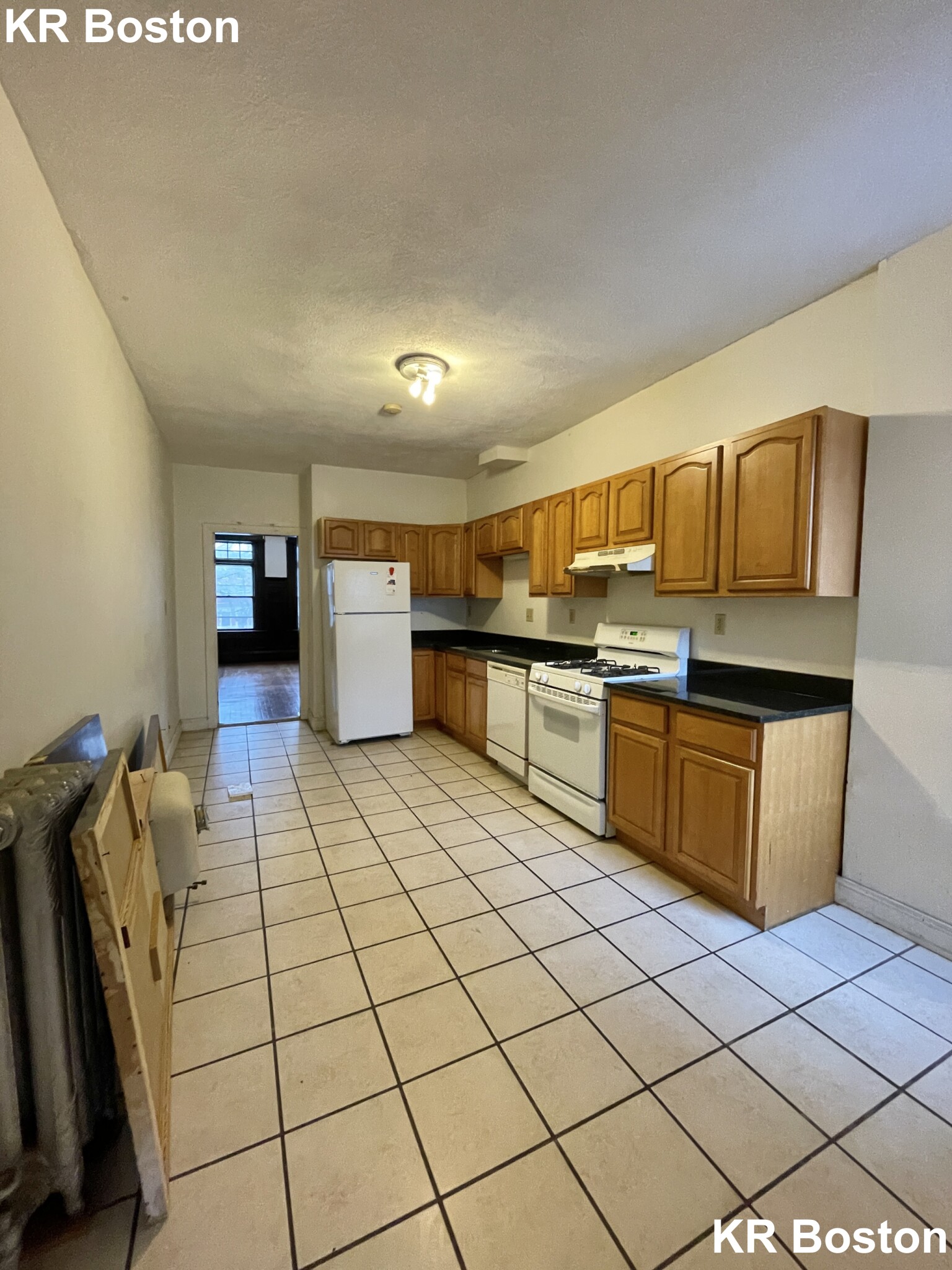 5 bed, 2 bath apartment for rent at 1900 Beacon St Unit 2, Chestnut Hill — photo 6 of 17