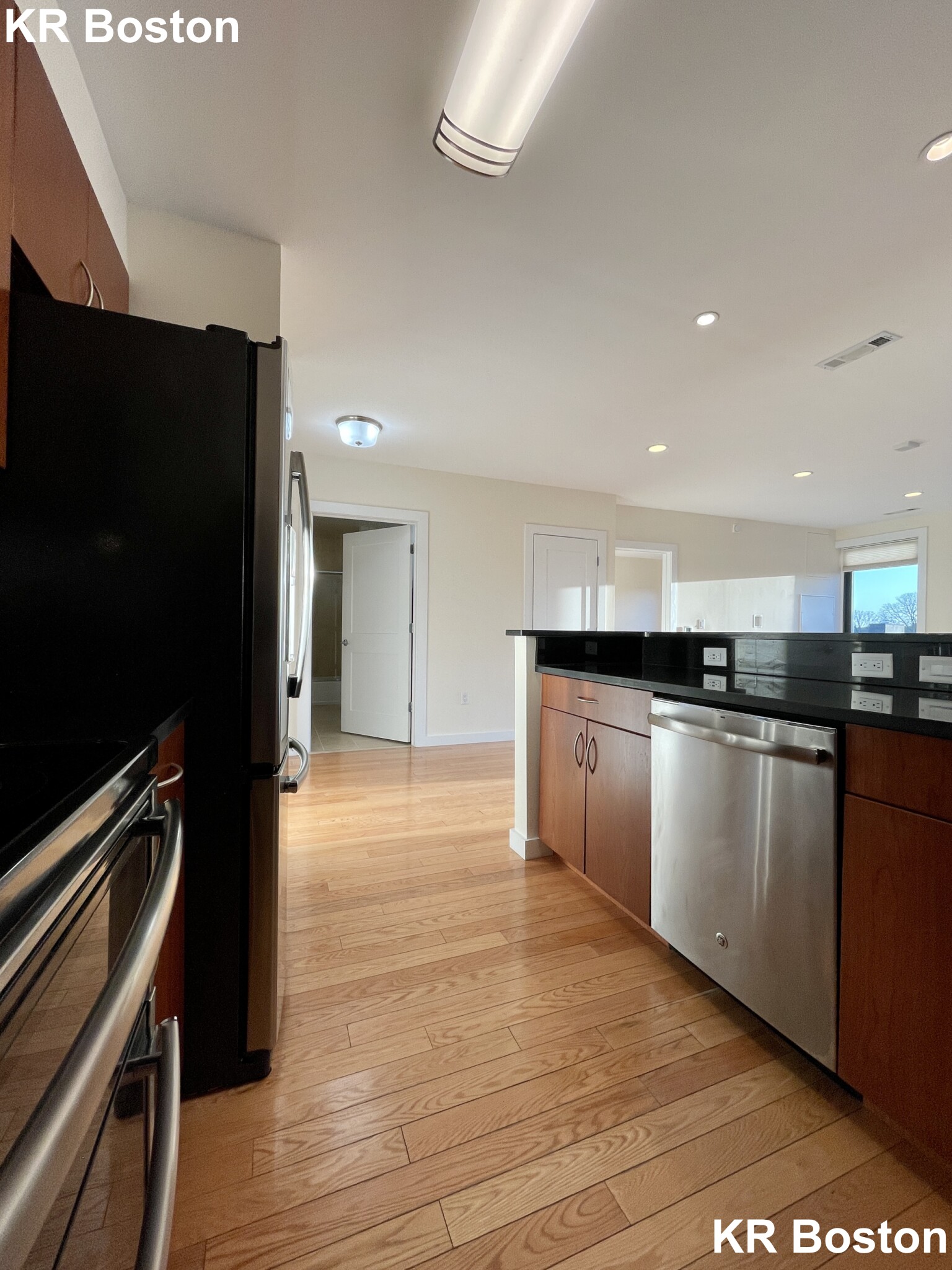 2 bed, 1 bath apartment for rent at 9 Miner St Unit 502, Fenway — photo 4 of 8
