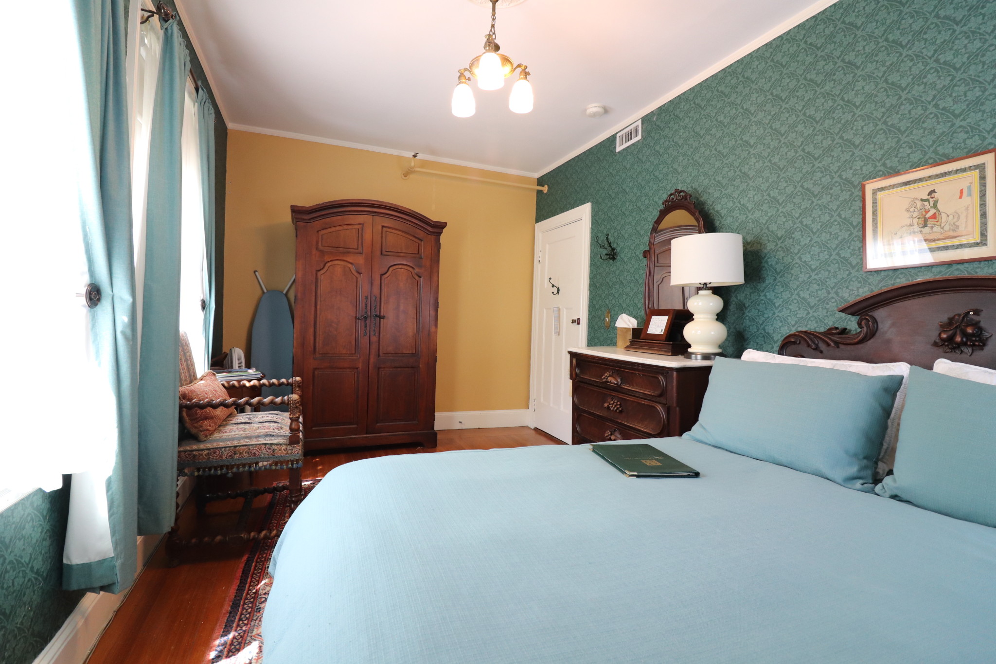 Studio bed, 1 bath apartment for rent at 92 Sewall Ave Unit 5, Longwood — photo 2 of 8