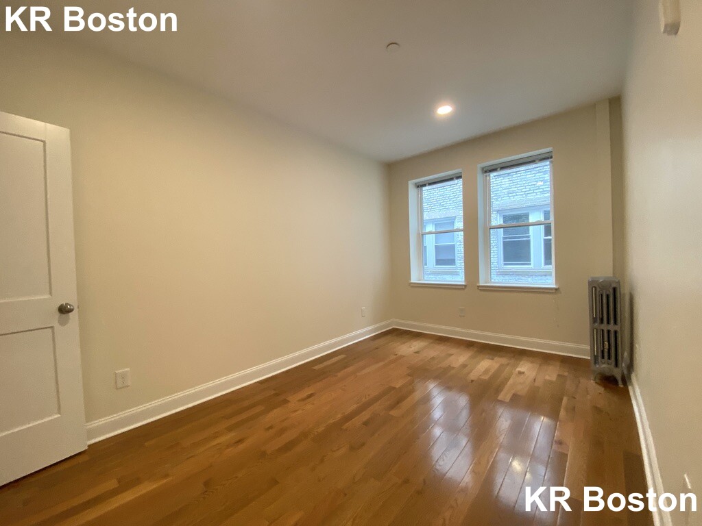 2 bed, 1 bath apartment for rent at 124 Sutherland Rd Unit 0, Brighton — photo 4 of 16