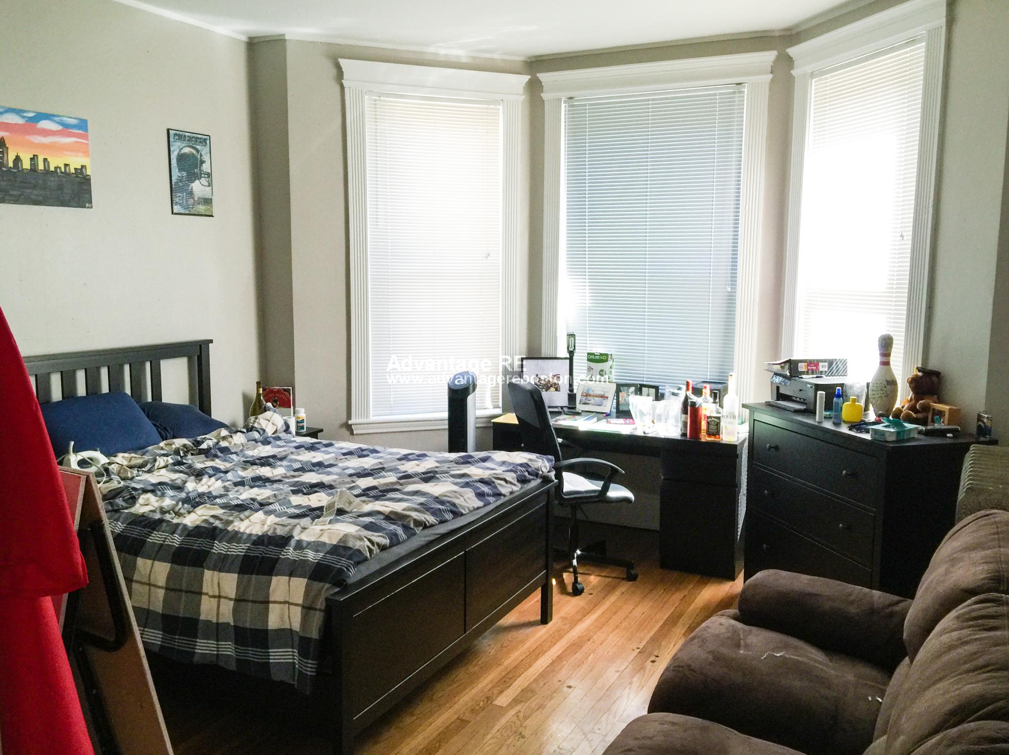 4 bed, 2 bath apartment for rent at 1066 Commonwealth Ave Unit 30, Allston — photo 2 of 23
