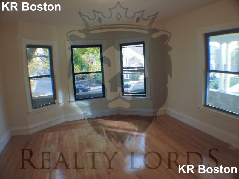 6 bed, 2.5 bath apartment for rent at 34 Quint Ave Unit 0, Allston — photo 4 of 10