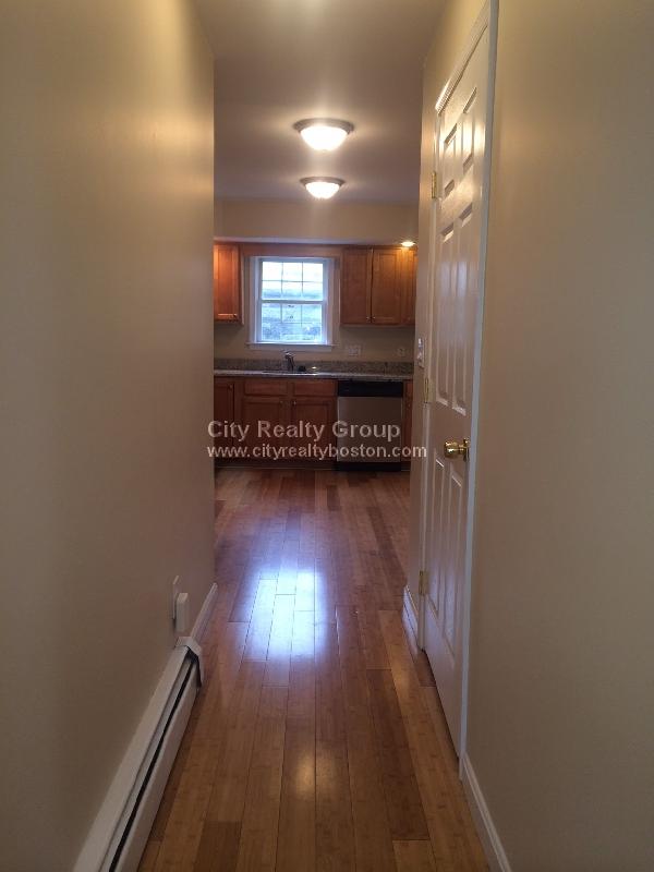 5 bed, 2 bath apartment for rent at 2591 Washington St Unit -, Roxbury — photo 4 of 11