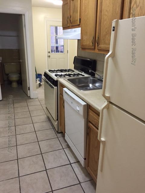 2 bed, 1 bath apartment for rent at 1359 Commonwealth Ave Unit 2, Brighton — photo 5 of 7
