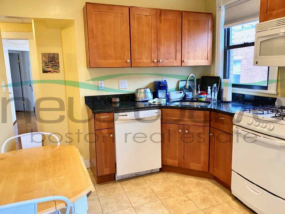 3 bed, 1 bath apartment for rent at 826 Huntington Ave Unit 3, Mission Hill — photo 2 of 10