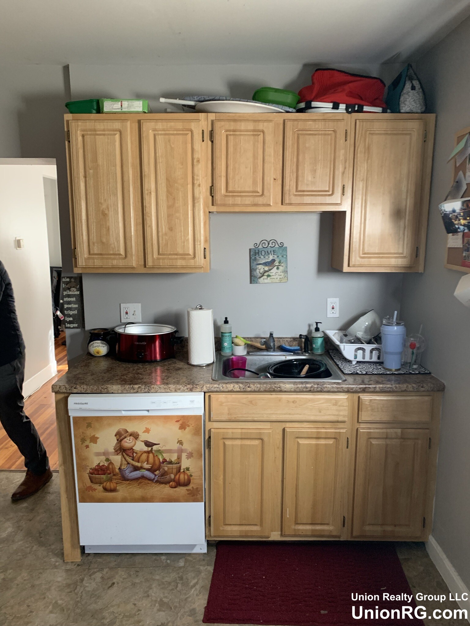 3 bed, 1 bath apartment for rent at 367 Market St Unit 1, Brighton — photo 4 of 13
