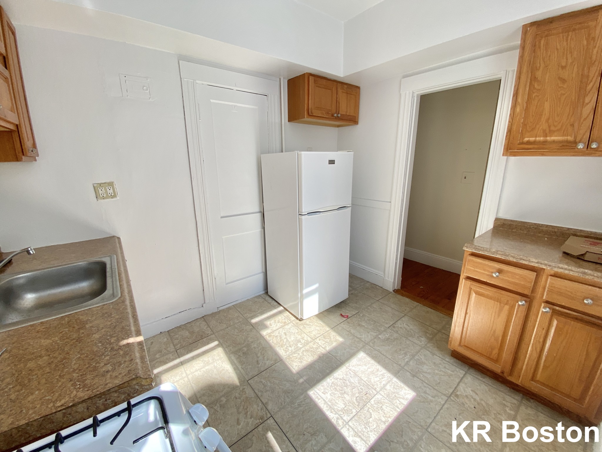 Studio bed, 1 bath apartment for rent at 1335 Commonwealth Ave Unit 4, Allston — photo 4 of 10