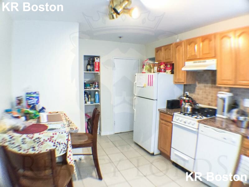1 split bed, 1 bath apartment for rent at 4 President Ter Unit 2, Allston — photo 3 of 5