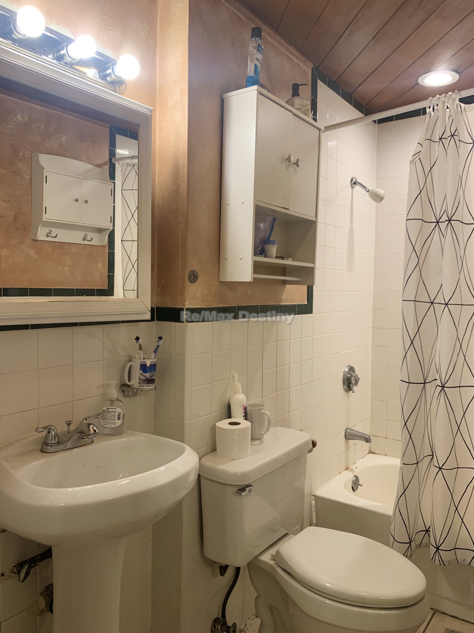 2 bed, 1 bath apartment for rent at 72 Chelsea St Unit 1, East Boston — photo 2 of 13