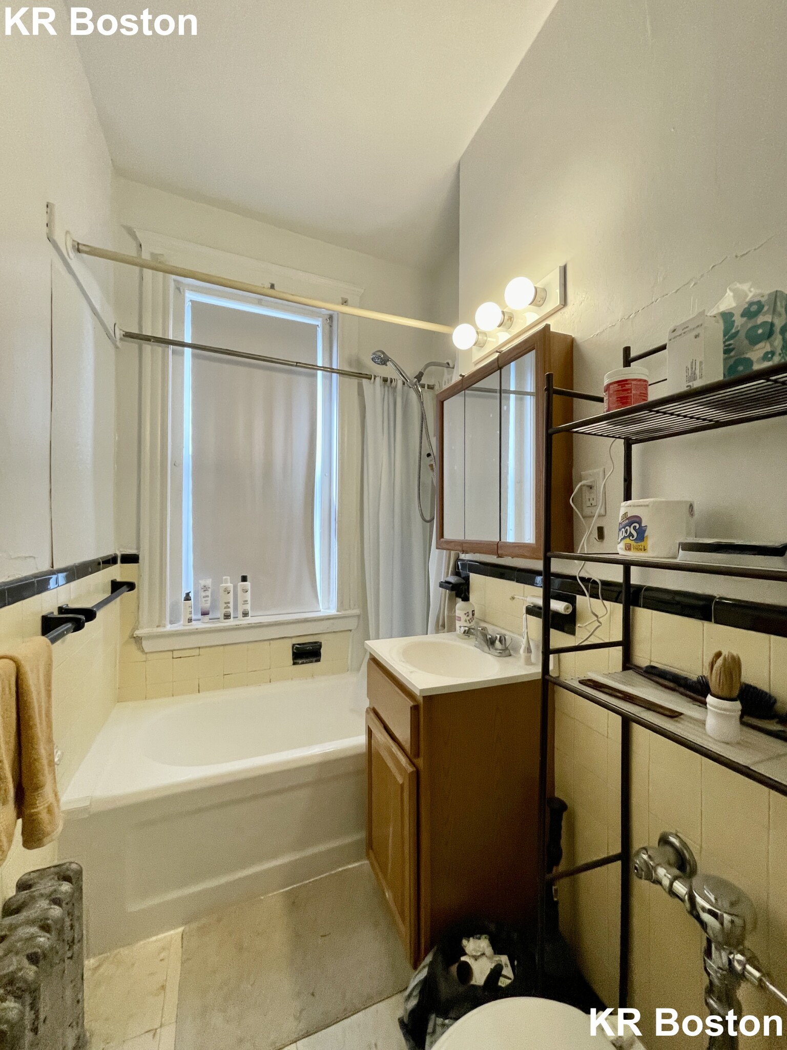 Studio bed, 1 bath apartment for rent at 68 Chiswick Rd Unit 24, Brighton — photo 3 of 5