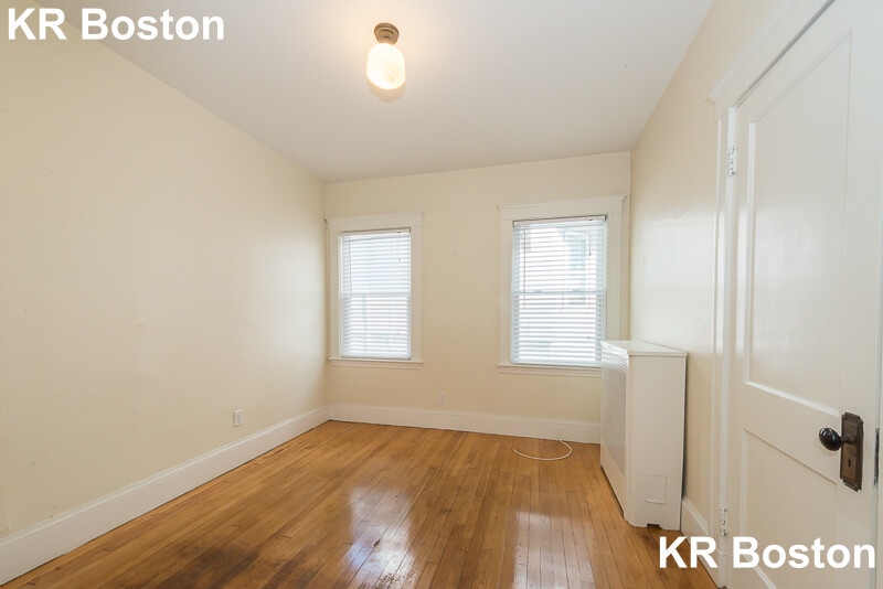 4 bed, 2 bath apartment for rent at 26 Champney St Unit 1, Brighton — photo 1 of 9