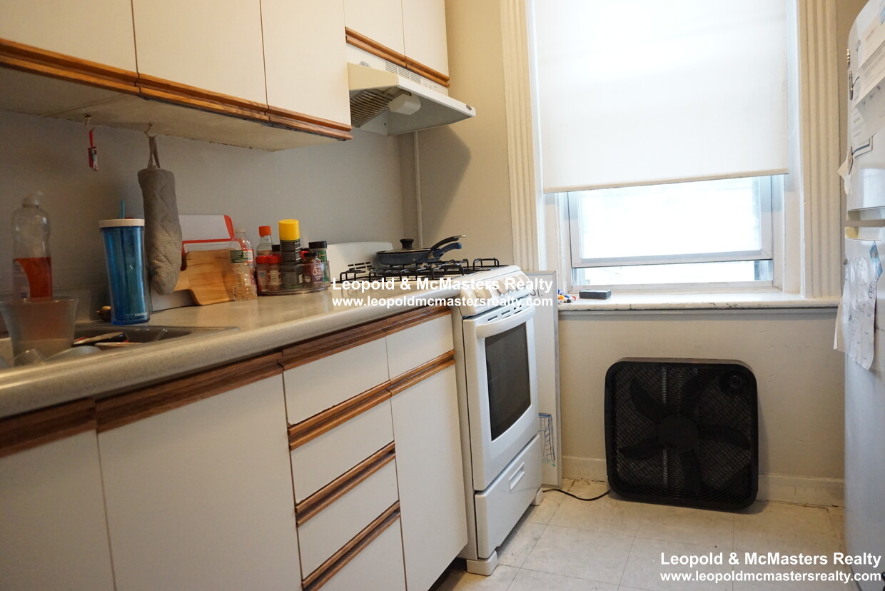 2 bed, 1 bath apartment for rent at 31 Gardner St Unit 9, Allston — photo 4 of 6