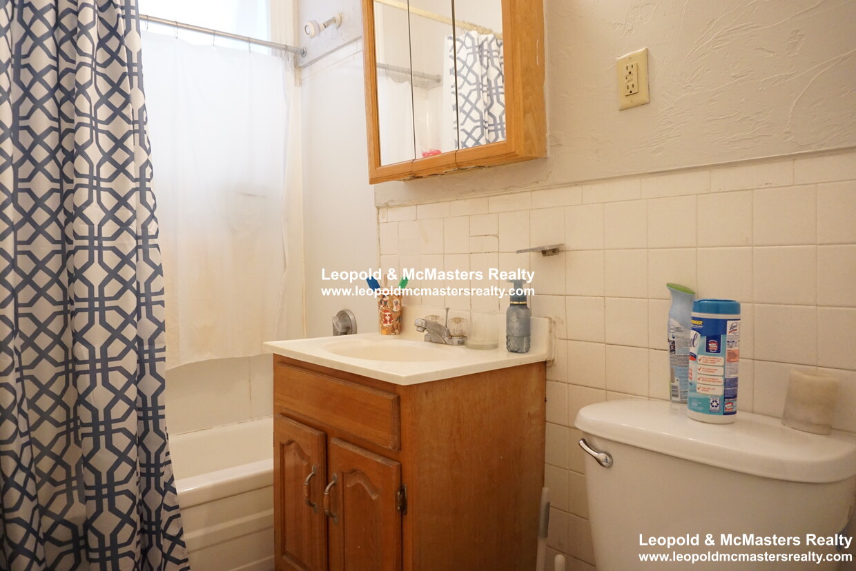 2 bed, 1 bath apartment for rent at 31 Gardner St Unit 9, Allston — photo 3 of 6