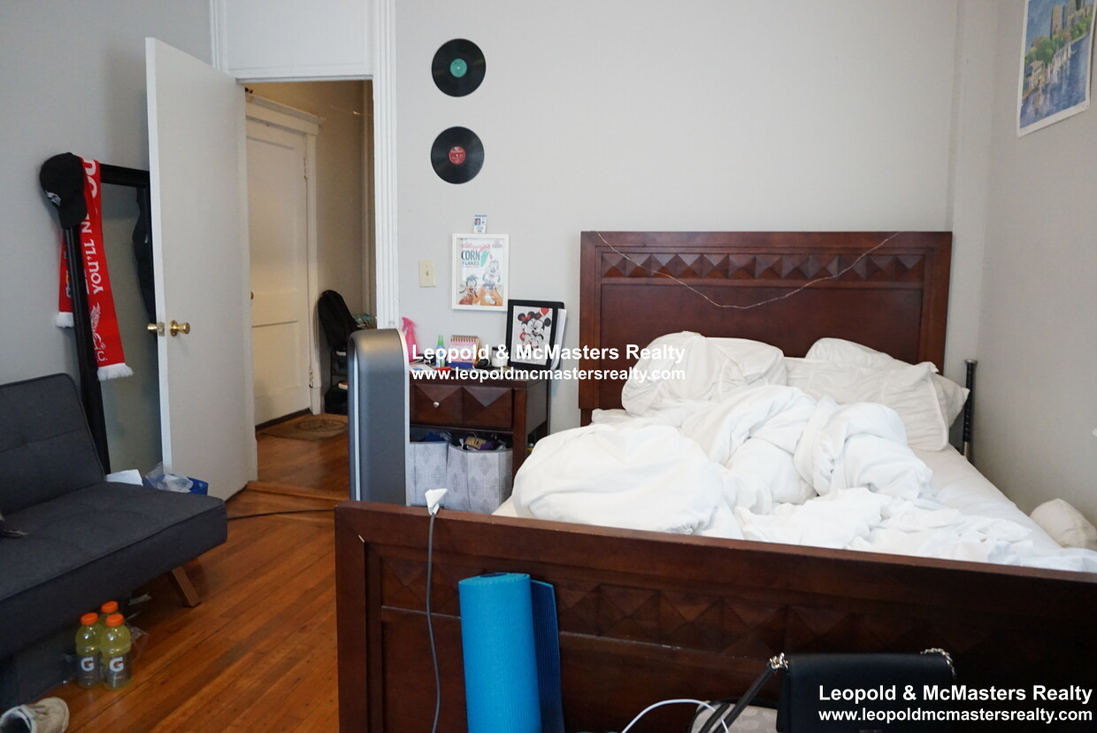 2 bed, 1 bath apartment for rent at 31 Gardner St Unit 9, Allston — photo 2 of 6