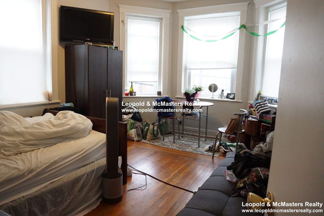 2 bed, 1 bath apartment for rent at 31 Gardner St Unit 9, Allston — photo 6 of 6