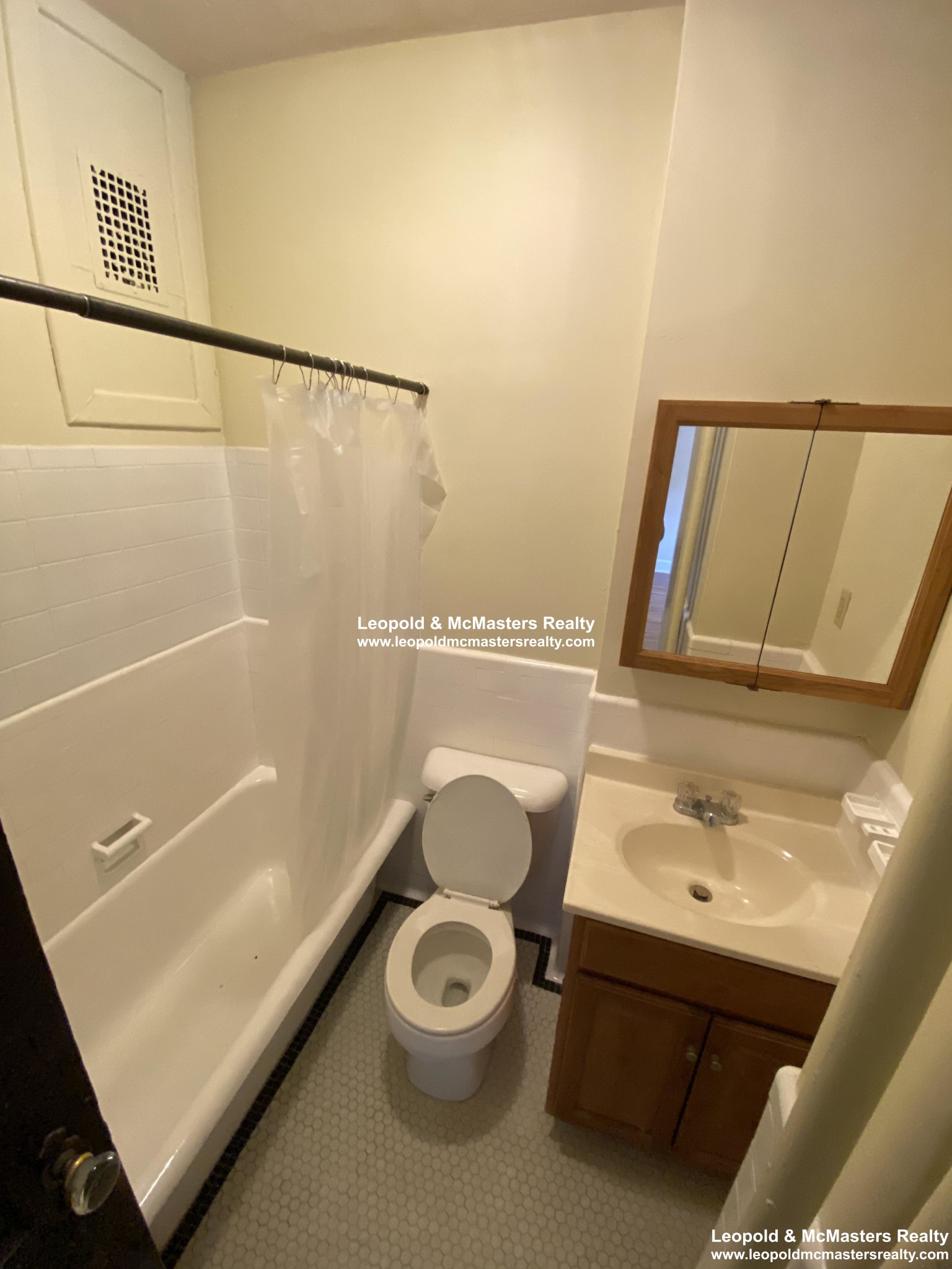 1 bed, 1 bath apartment for rent at 223 Essex St Unit 47, Wyoming — photo 7 of 13