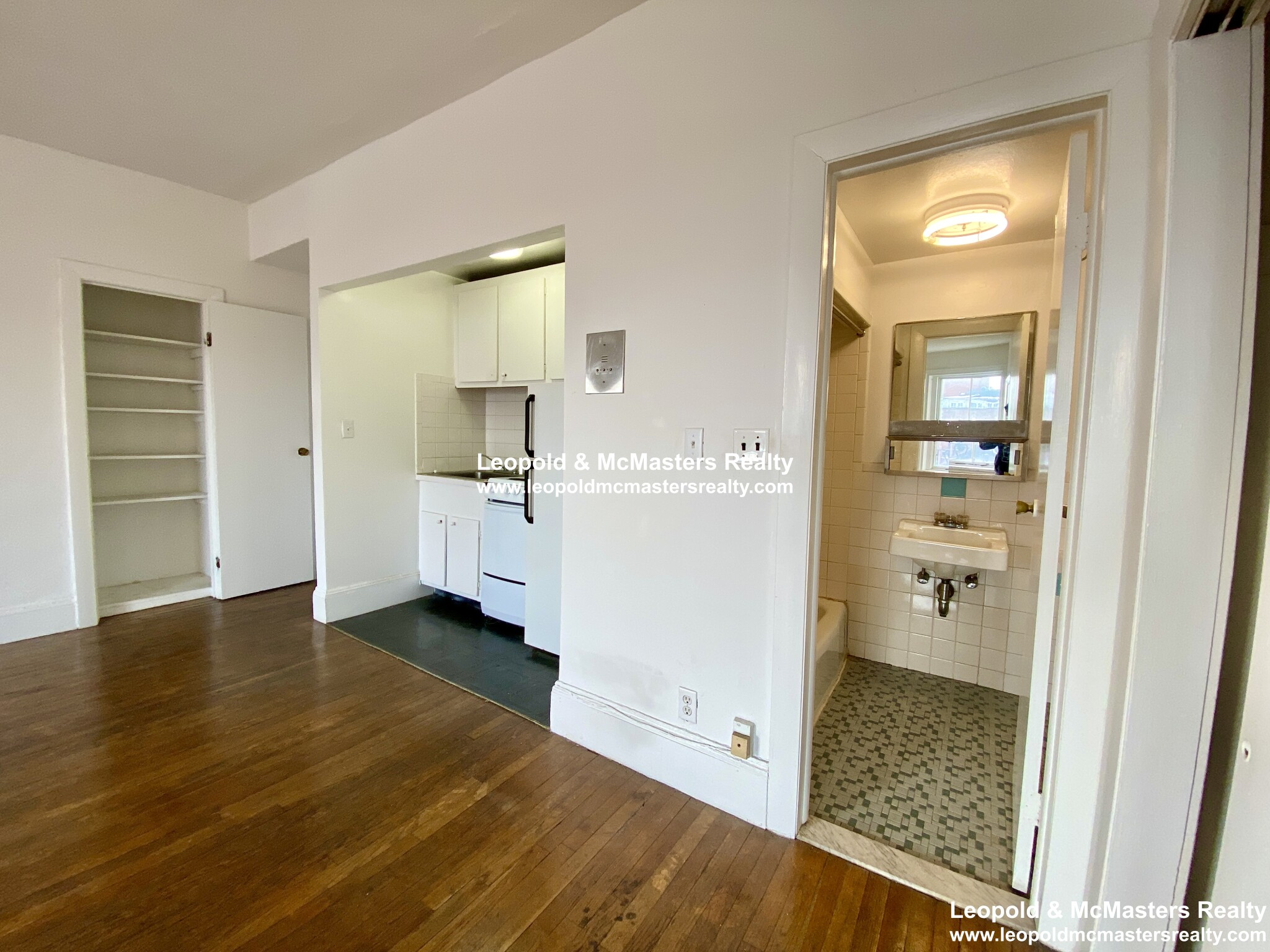 Studio bed, 1 bath apartment for rent at 24 Mount Vernon St Unit 502, Beacon Hill — photo 2 of 8