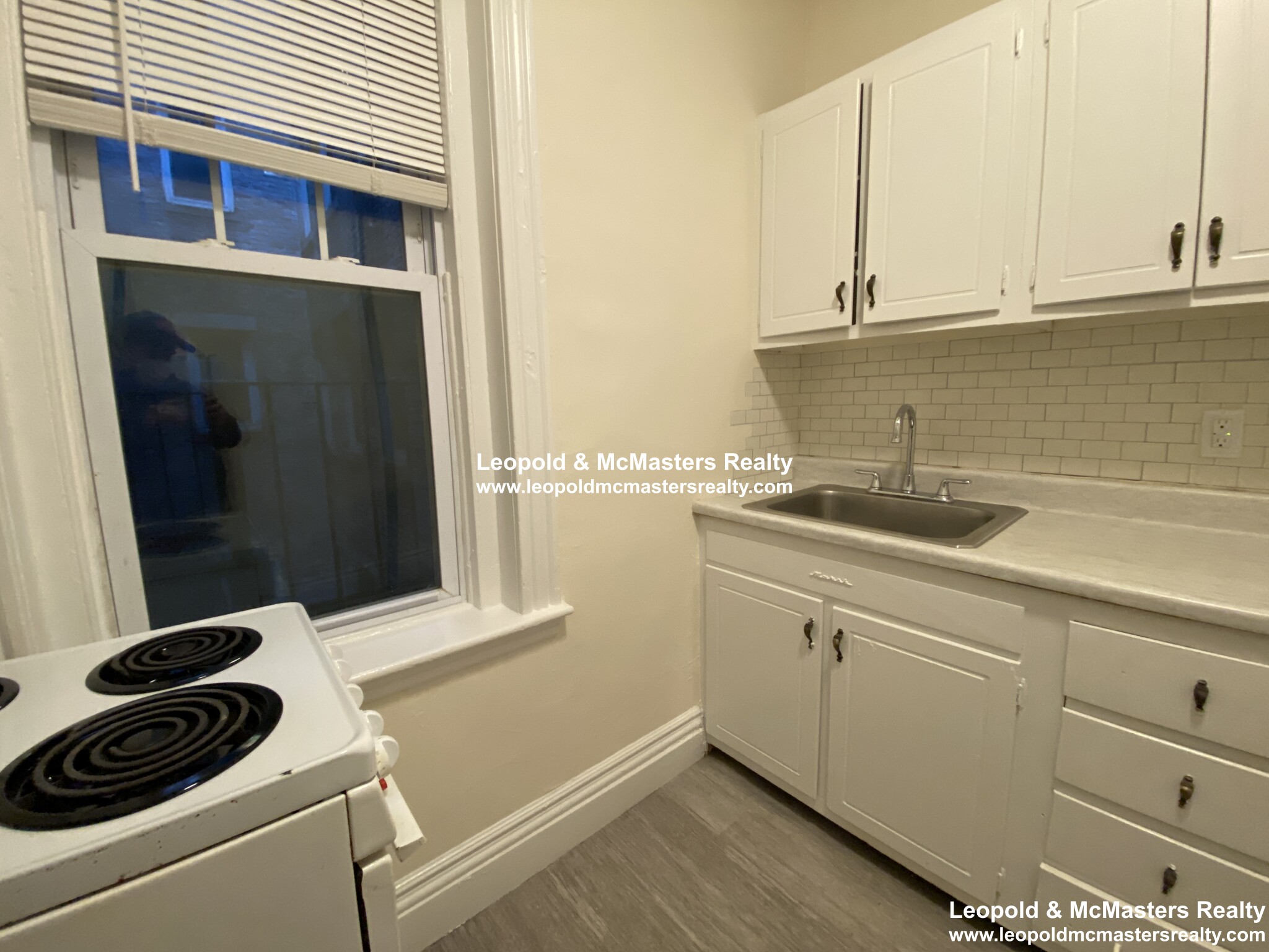 Studio bed, 1 bath apartment for rent at 28 Park Dr Unit 10, Fenway — photo 7 of 10