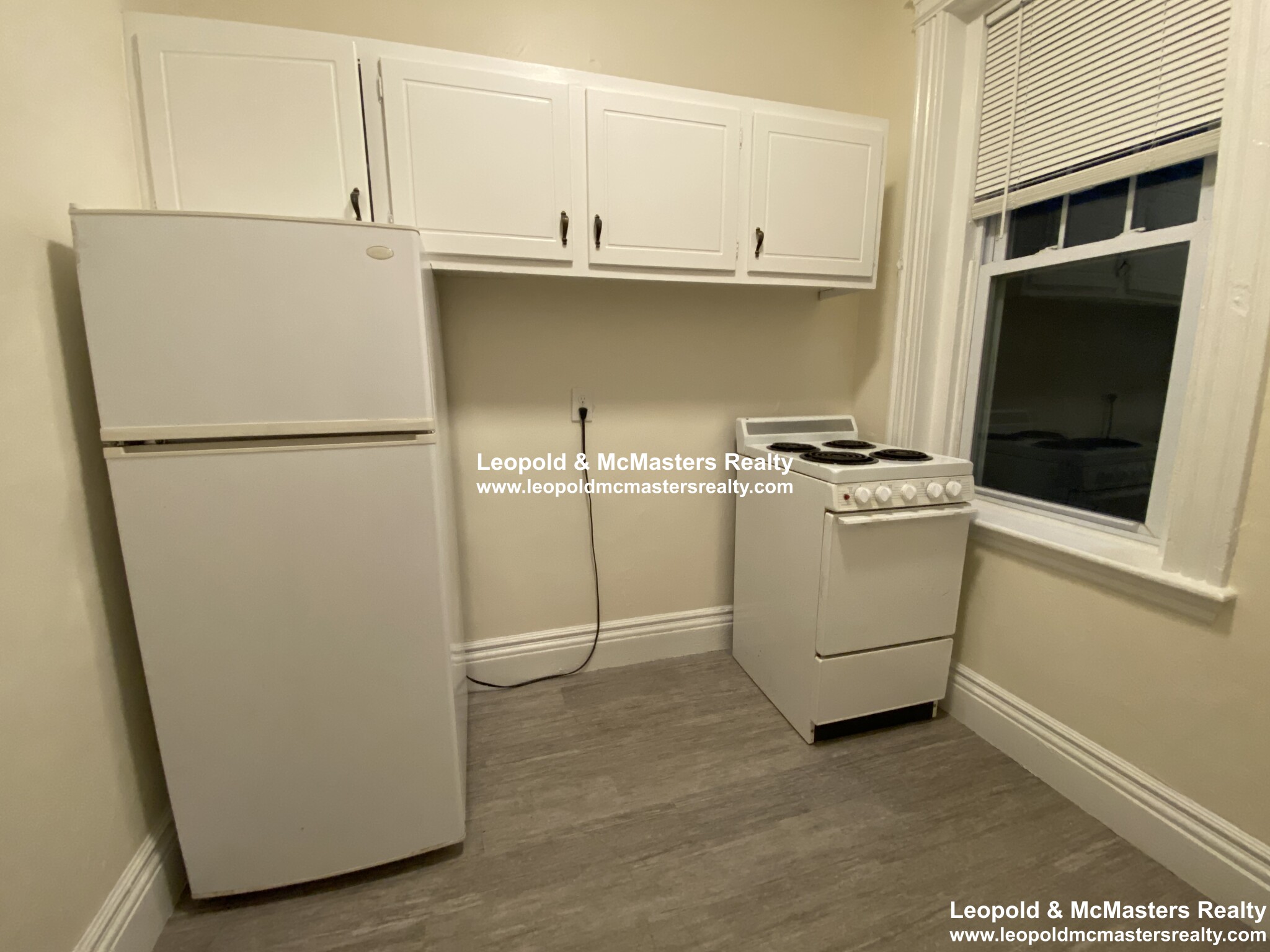 Studio bed, 1 bath apartment for rent at 28 Park Dr Unit 10, Fenway — photo 2 of 10
