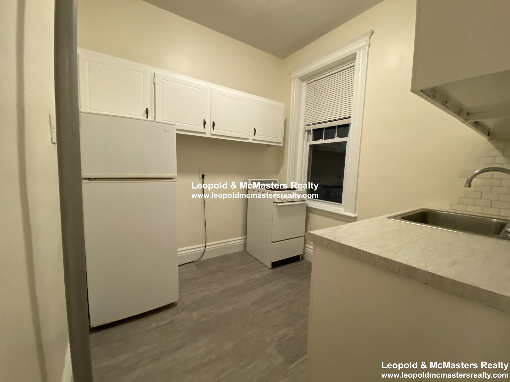 Studio bed, 1 bath apartment for rent at 28 Park Dr Unit 10, Fenway — photo 4 of 10