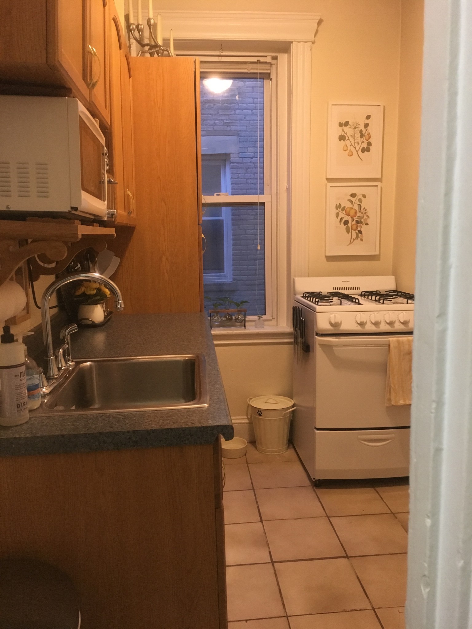 Studio bed, 1 bath apartment for rent at 352 Riverway Unit 18, Mission Hill — photo 4 of 6