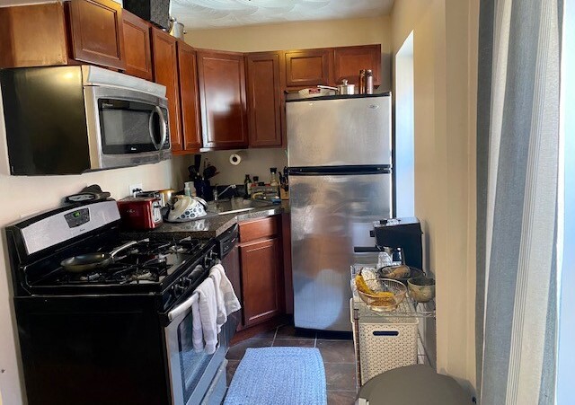 2 bed, 1 bath apartment for rent at 10 Hull St Unit 2, North End — photo 7 of 18