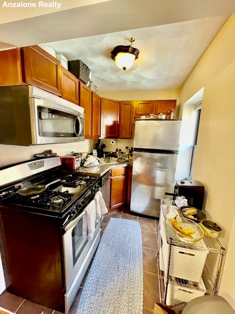 2 bed, 1 bath apartment for rent at 10 Hull St Unit 2, North End — photo 8 of 18