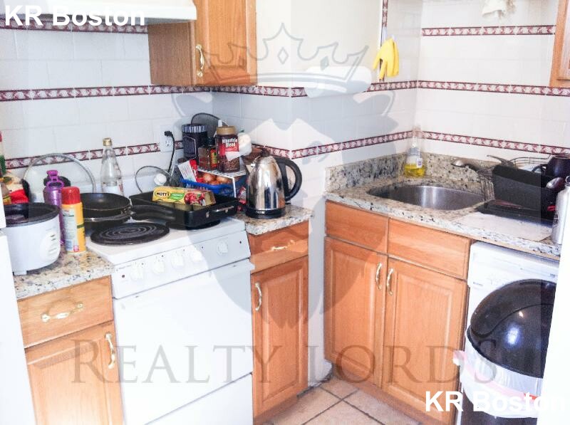 2 bed, 1 bath apartment for rent at 210 Winthrop Rd Unit 38, Washington Square — photo 4 of 7