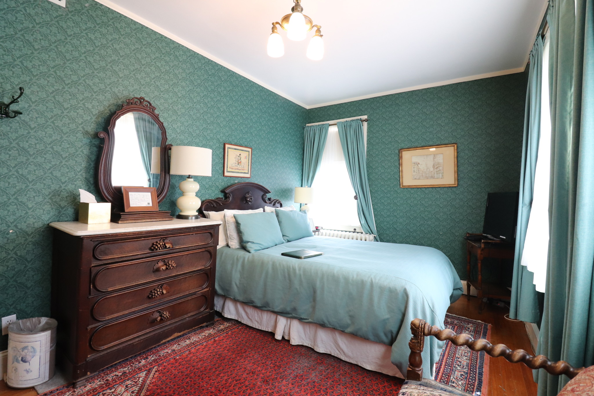 Studio bed, 1 bath apartment for rent at 92 Sewall Ave Unit 5, Longwood — photo 3 of 8